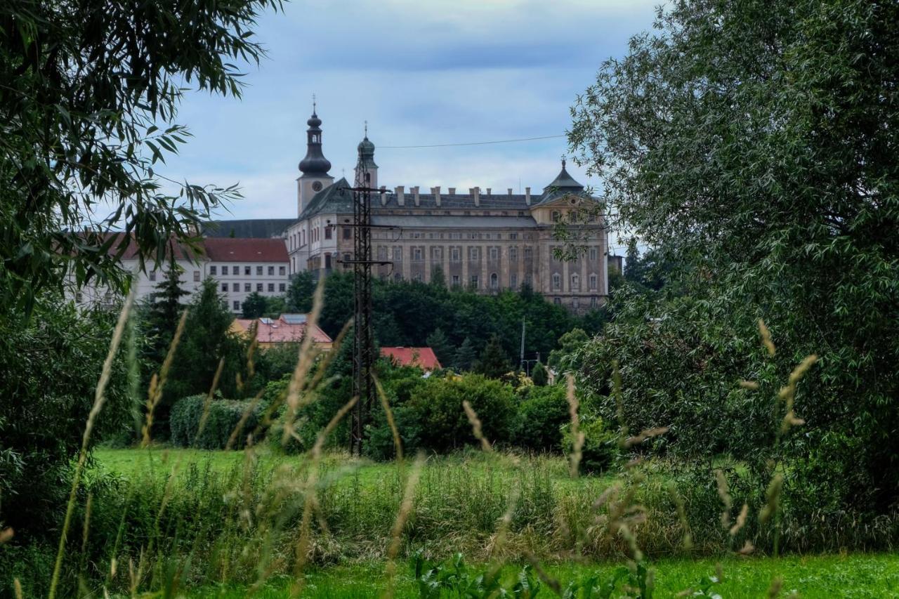 Apartmány v broumovském statku Exterior foto