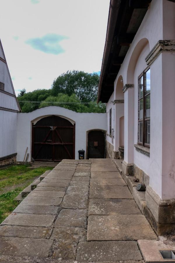 Apartmány v broumovském statku Exterior foto
